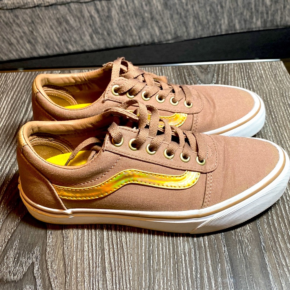 Women athletic shoes